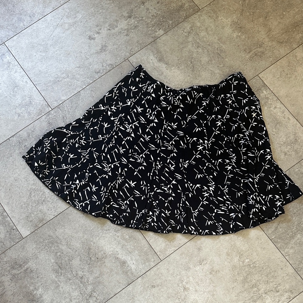 3/$20 bundle deal!!!!!Casual‎ Black and White printed boho Skirt